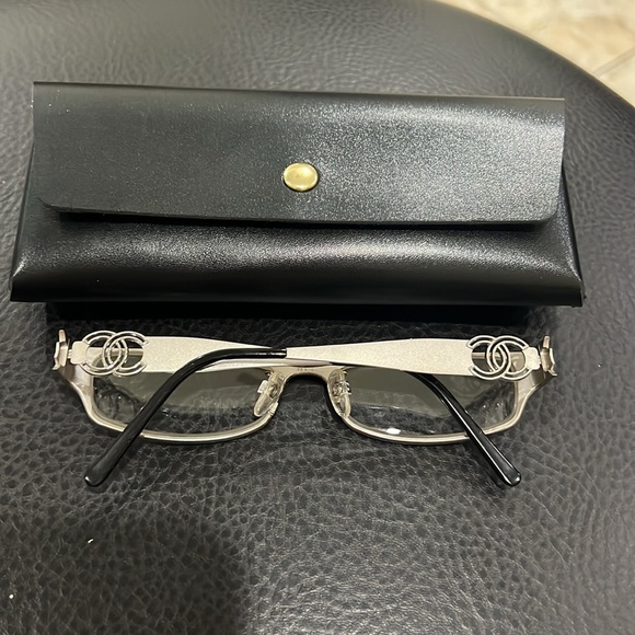 CHANEL “frames” - Picture 13 of 14